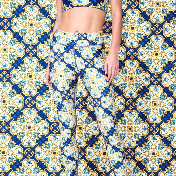 Not Your Ordinary Mono-Color Legging - Picture 2 of 5